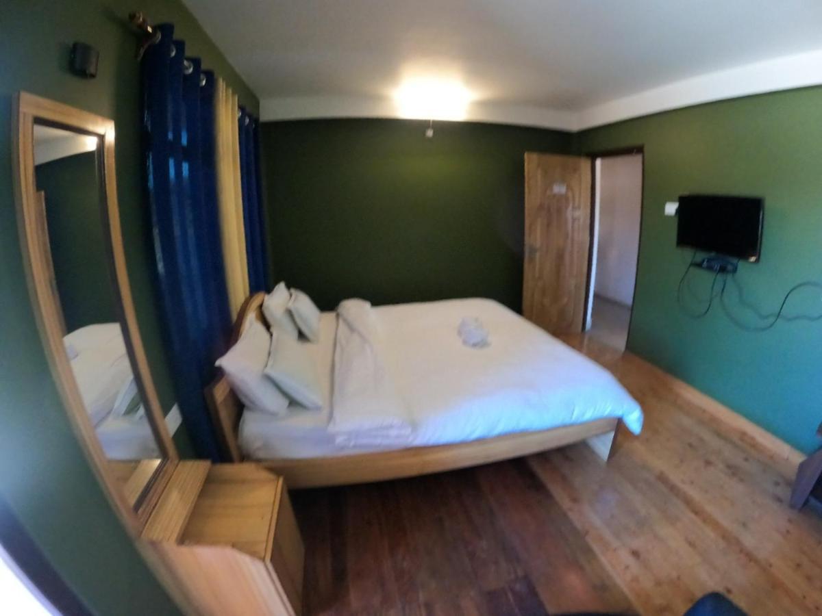 Aurora Guest House Shillong Esterno foto