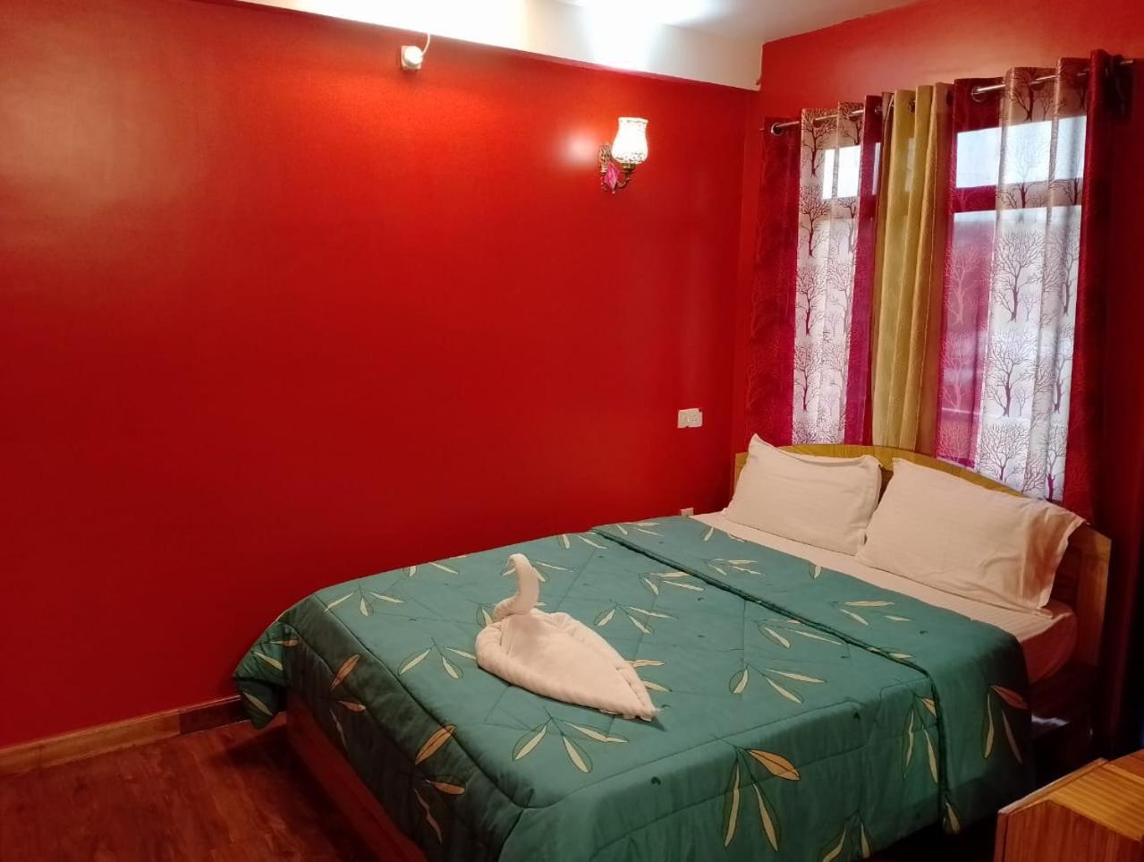 Aurora Guest House Shillong Esterno foto