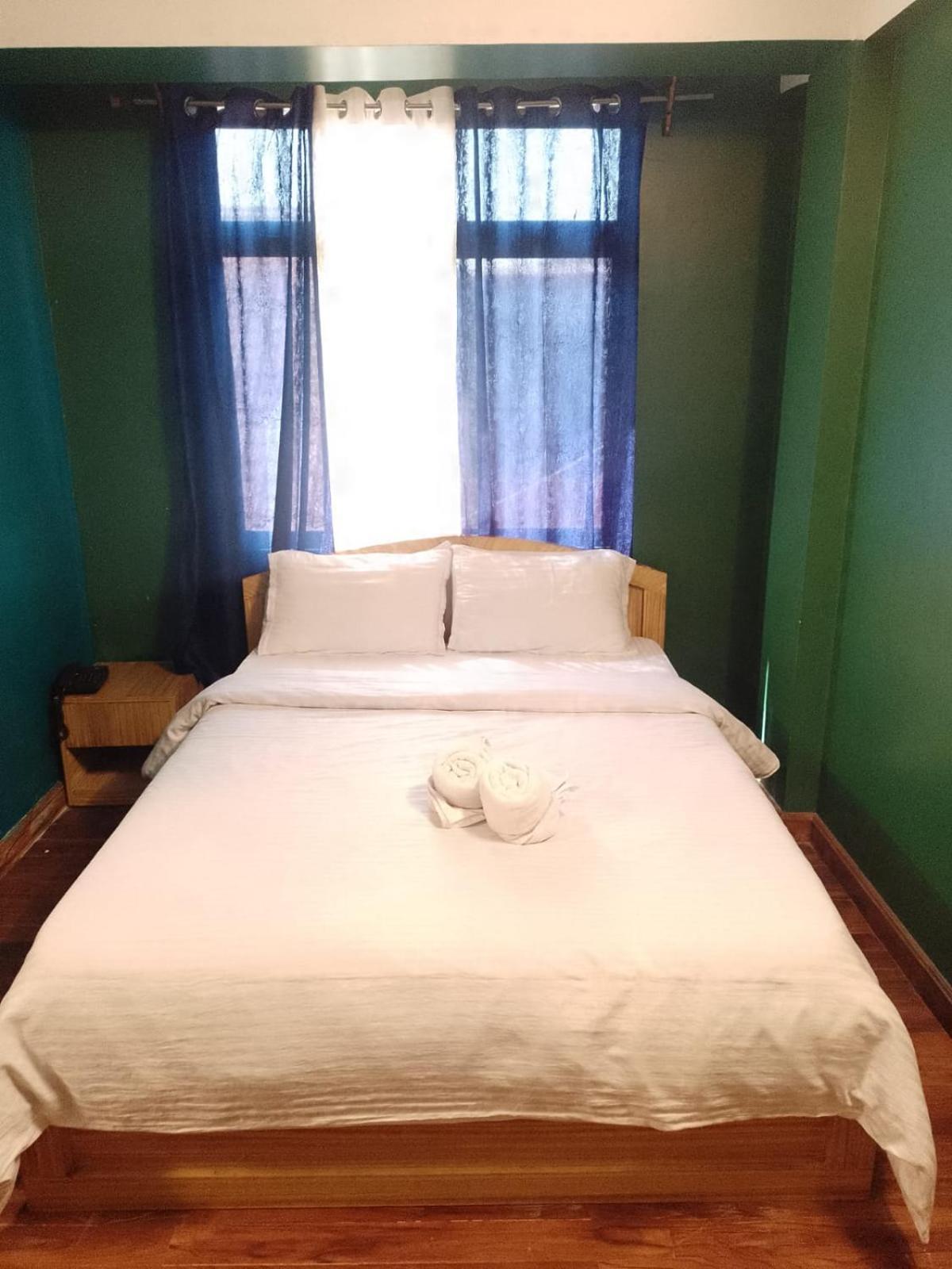 Aurora Guest House Shillong Esterno foto